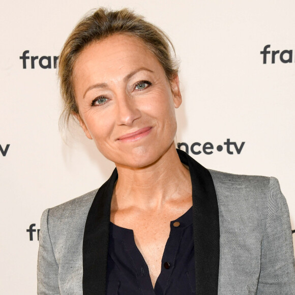 Sur Instagram, Anne-Sophie Lapix s'est amusée à défier son confrère de France 2 Julian Bugier.
Anne-Sophie Lapix au photocall de la conférence de presse de France 2 au théâtre Marigny à Paris © Coadic Guirec / Bestimage