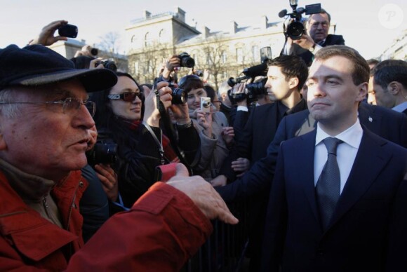 Dmitri Medvedev et son épouse arrivent à Notre-Dame de Paris. 02/03/2010