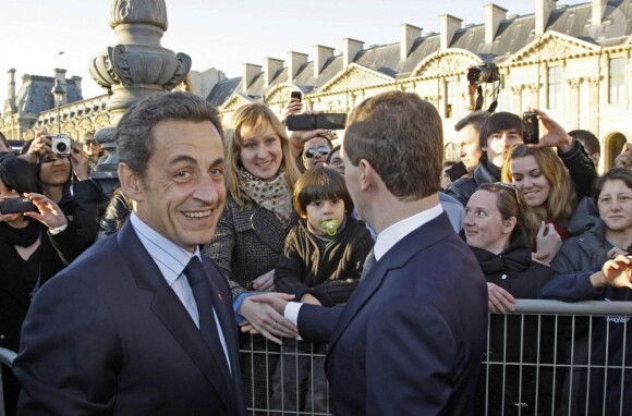 Nicolas Sarkozy et Dmitri Medvedev arrivent au musée du Louvre. 02/03/2010