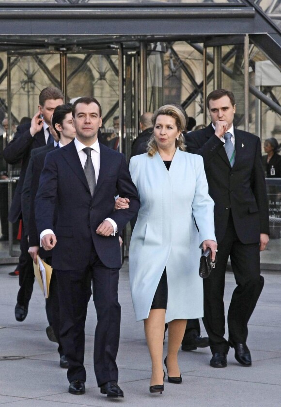 Dmitri Medvedev et son épouse Svetlana vont visiter Notre-Dame de Paris. 02/03/2010