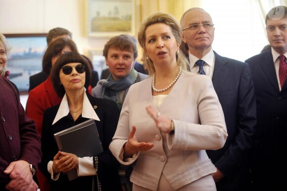 Svetlana, épouse de Dmitri Medvedev, visite le centre de Russie pour la Science et la Culture, à Paris. Elle est accompagnée de Mireille Mathieu. 02/03/2010