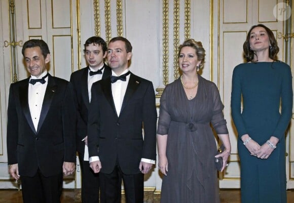 Carla, Nicolas, Dmitri Medvedev et son épouse Svetlana au prestigieux dîner d'Etat, à l'Elysée. 02/03/2010