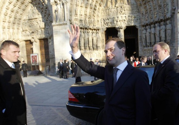 Dmitri Medvedev et son épouse Svetlana arrivent à Notre-Dame de Paris. 02/03/2010. 