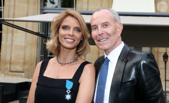 Exclusif - Sylvie Tellier et Jean-Claude Jitrois - La présidente de l'association "Les Bonnes Fées", l'ancienne directrice générale d'un concours national de beauté et Miss France 2022, Sylvie Tellier décorée des l'insignes de chevalier de l'ordre national du Mérite par la secrétaire d'Etat, chargée de l'Économie sociale et solidaire et de la Vie associative dans les jardins de l'hôtel Matignon à Paris, France, le 26 juin 2023. C'est son investissement dans le milieu associatif qui vaut à l'ancienne directrice de miss France, cette distinction. Sylvie Tellier est co-fondatrice, avec plusieurs anciennes miss France, de l'association Les Bonnes fées, qui a pour objectif d'améliorer les conditions de vie des femmes à travers le financement de projets comme la création d'un lieu de détente dans les centres de cancérologie des hôpitaux ou des ateliers socio-esthétiques pour des femmes atteintes d'un cancer. © Dominique Jacovides/Bestimage