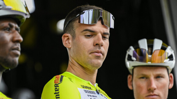 VIDEO Tour de France : Victime d'une grosse chute à cause d'un spectateur, un cycliste français fou de rage !