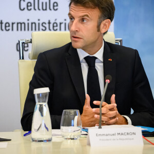 Emmanuel Macron, président de la République lors de la réunion de la cellule de crise interministérielle au ministère de l'Intérieur au centre de crise d'urgence du ministère de l'Intérieur à Paris, France, le 30 juin 2023.