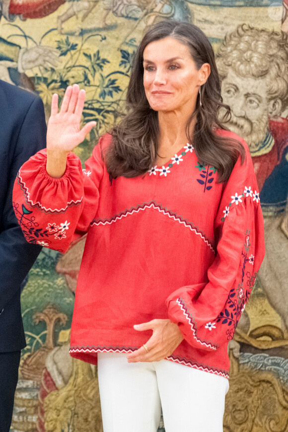 Elle a assisté à la 45e édition des Prix SM EI Barco de Vapor.
La reine Letiziza d'Espagne au Palais de la Zarzuela. Madrid, le 10 juillet 2023.