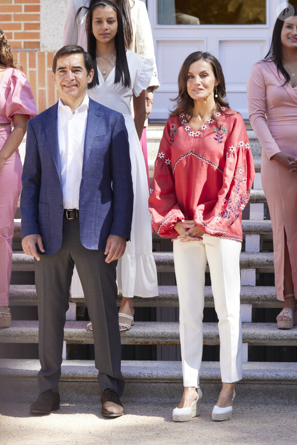 Le 10 juillet 2023, la reine Letizia d'Espagne s'est rendue au Palais de la Zarzuela.
La reine Letiziza d'Espagne au Palais de la Zarzuela. Madrid, le 10 juillet 2023.