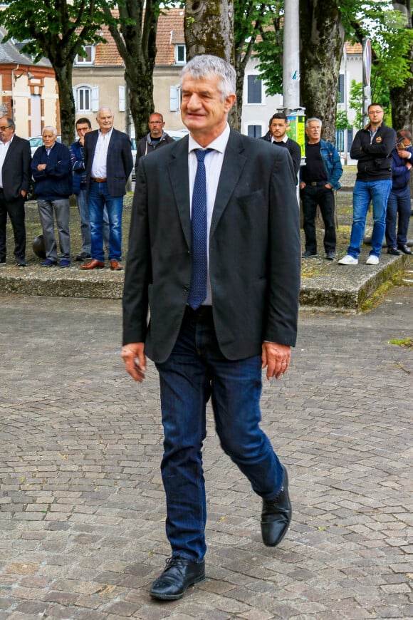 Jean Lassalle - Obsèques de l'ancien président de la Fédération Française de Rugby et de World Rugby, Bernard Lapasset en la cathédrale Notre-Dame-de-la-Sède de Tarbes, France, le 9 mai 2023. © Christophe De Prada/Bestimage