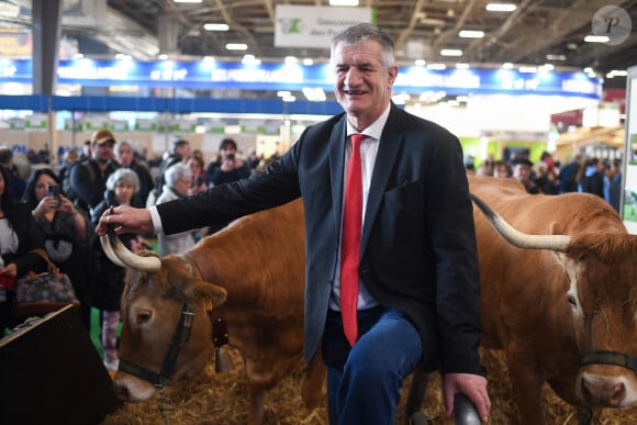 Jean Lassalle assiste à la 59ème édition du salon de l'agriculture au parc des expositions de la porte de Versailles à Paris, France, le 2 mars 2023. © Lionel Urman/Bestimage