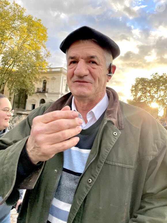 Jean Lassalle lors de la 40ème Foire du Livre de Brive à Brive-la-Gaillarde, France, le 5 novembre 2022. © Fabien Faure/Bestimage