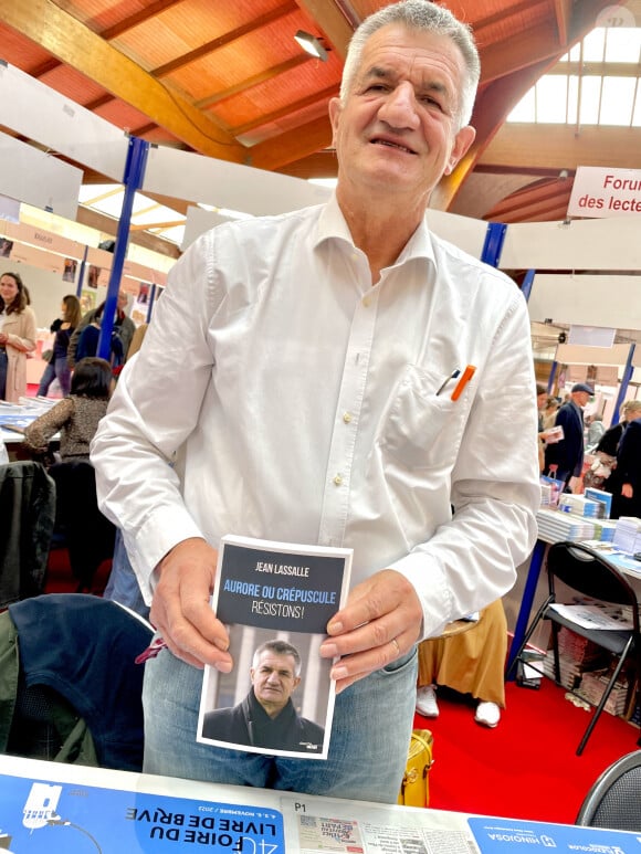 Jean Lassalle lors de la 40ème Foire du Livre de Brive à Brive-la-Gaillarde, France, le 5 novembre 2022. © Fabien Faure/Bestimage