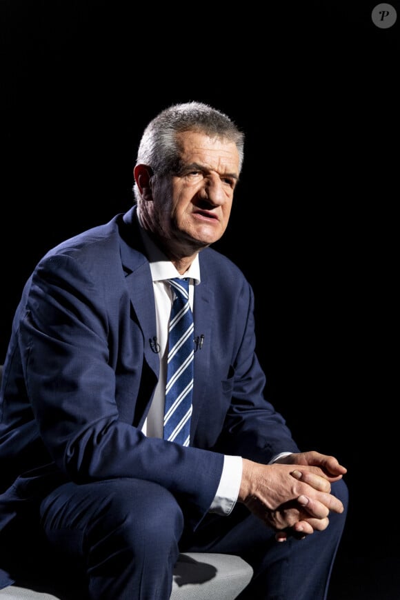 Exclusif - Hugo Travers (HugoDécrypte) reçoit Jean Lassalle, candidat à l'élection présidentielle 2022, chez Mediawan à Paris, émission qui sera diffusée le 17 mars 2022. Le 15 février 2022. © Pierre Perusseau / Bestimage