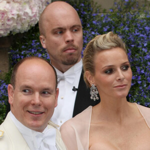 Parmi les prestigieux invités, se trouvaient Albert et Charlene de Monaco, qui se sont mariés l'année suivante
Arrivée d'Albert de Monaco et Charlene - Le mariage de Victoria de Suède avec Daniel Westling à Stockholm le 19 juin 2010
