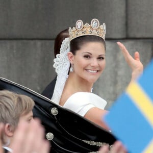 Sa robe de créateur suédois, sa traîne ou encore son diadème historique ont fait sensation
Le mariage de Victoria de Suède avec Daniel Westling à Stockholm le 19 juin 2010