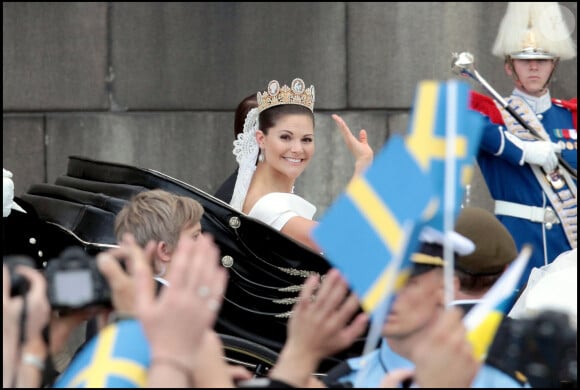 Sa robe de créateur suédois, sa traîne ou encore son diadème historique ont fait sensation
Le mariage de Victoria de Suède avec Daniel Westling à Stockholm le 19 juin 2010