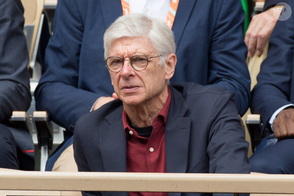 Très discret sur sa vie privée, Arsène Wenger a été aperçu sur les plages de Mykonos, en Grèce
 
Arsène Wenger - Les célébrités dans les tribunes lors des Internationaux de France de Tennis de Roland Garros 2022, le 27 mai 2022. © MPP / Bestimage