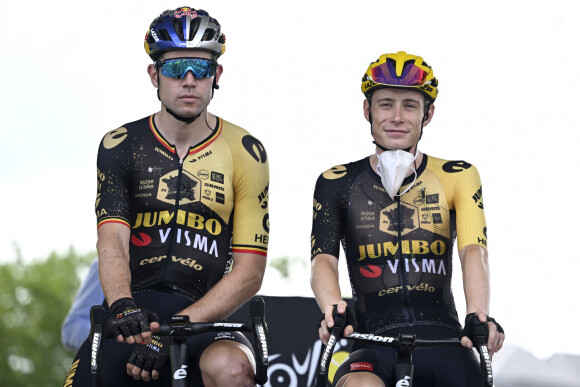 "Je peux vous dire qu'il ne va nulle part. Il reste ici avec nous", a indiqué l'actuel maillot jaune.

Wout van Aert et Jonas Vingegaard de l'équipe Jumbo-Visma sur le Tour de France 2023.