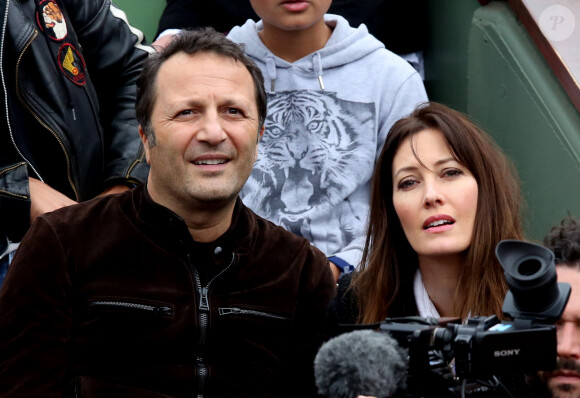 Arthur (Jacques Essebag) et sa compagne Mareva Galanter dans les tribunes de la finale homme des internationaux de France de Roland Garros à Paris le 5 juin 2016. © Moreau-Jacovides / Bestimage