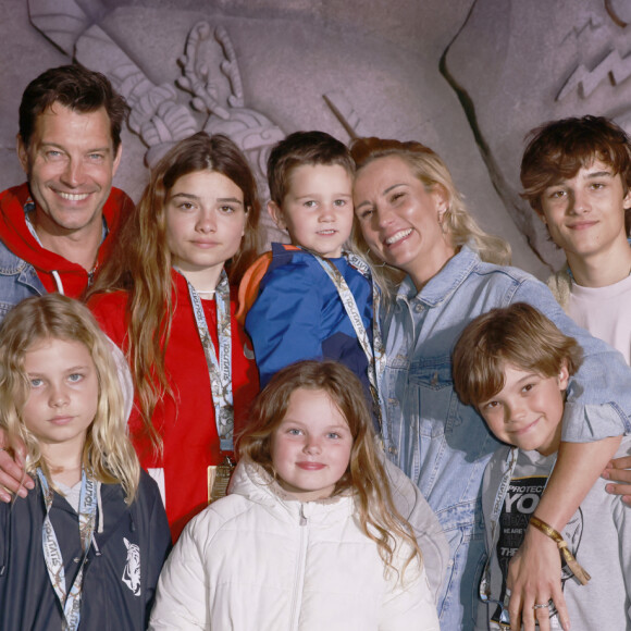 Exclusif - Elodie Gossuin et son mari Bertrand Lacherie en famille avec leur 4 enfants et leur neveu. Bertrand Lacherie, Rose, le neuveu d'Elodie Lucien, Elodie Gossuin, Jules, Joséphine, Guest, Léonard lors de l'inauguration du festival Toutatis au Parc Asterix à Plailly le 12 mai 2023. © Christophe Aubert via Bestimage 