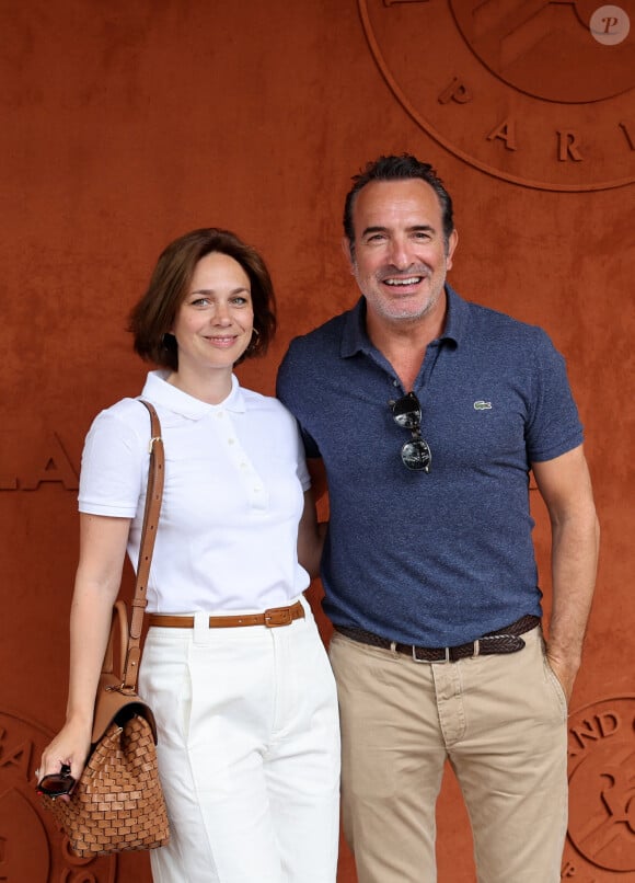 Jean Dujardin et sa femme Nathalie Péchalat au village lors des Internationaux de France de tennis de Roland Garros 2023, à Paris, France, le 11 juin 2023. © Jacovides-Moreau/Bestimage 