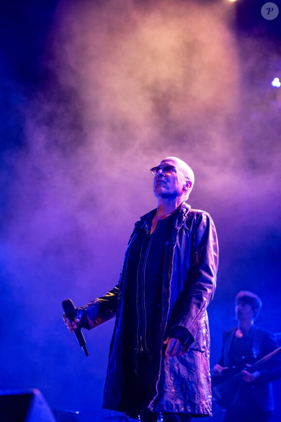 Ce qui n'est pas encore le cas de Florent Pagny.
Exclusif - Florent Pagny en concert dans les Arènes de Nîmes. Le 30 juin 2023 © Aël Pagny via Bestimage