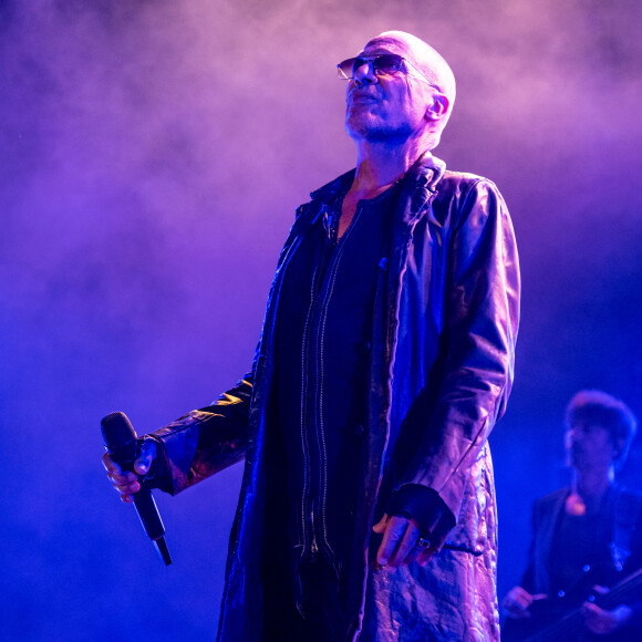 Ce qui n'est pas encore le cas de Florent Pagny.
Exclusif - Florent Pagny en concert dans les Arènes de Nîmes. Le 30 juin 2023 © Aël Pagny via Bestimage