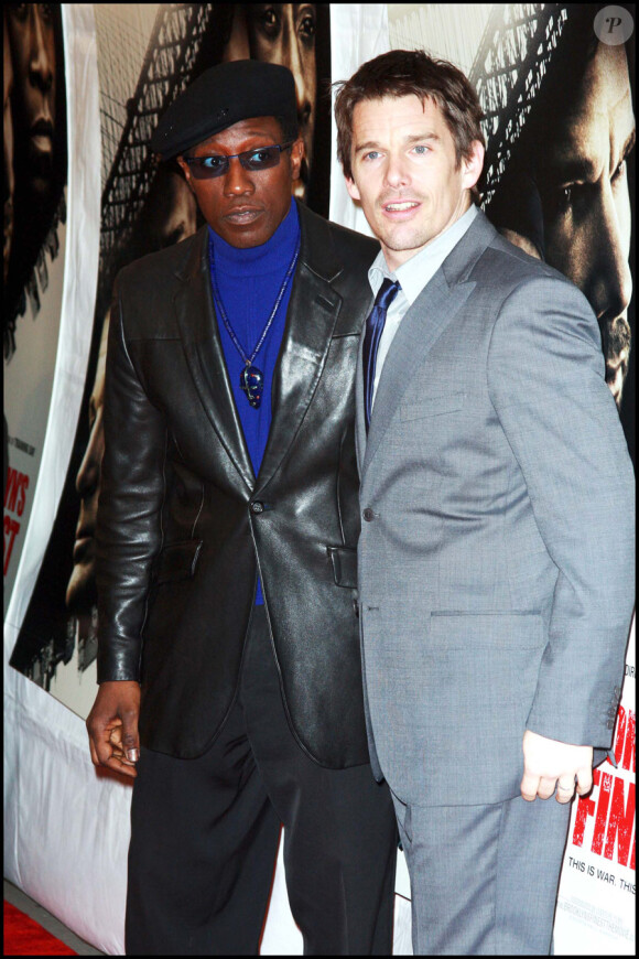 Wesley Snipes et Ethan Hawke lors de la première de Brooklyn's Finest (L'Elite de Brooklyn) le 2 mars 2010 à New York