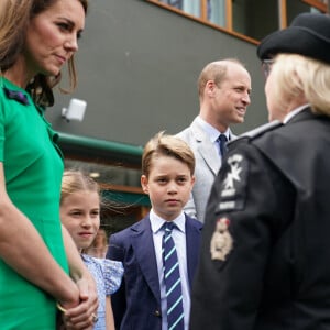 Kate Middleton était rayonnante en robe verte lors de la finale homme de Wimbledon ce dimanche 16 juillet.
Le prince William, prince de Galles, et Catherine Middleton, princesse de Galles, avec leurs enfants le prince George de Galles, et la princesse Charlotte de Galles, arrivent pour assister à la finale homme du tournoi de Wimbledon 2023 à Londres, le 16 juillet 2023. ©Bestimage