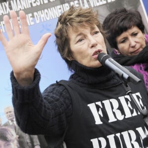 Jane Birkin en soutien à Aung San Suu Kyi