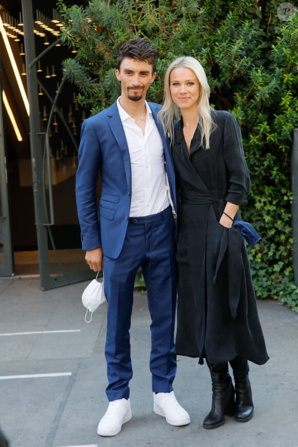 Exclusif - les coureurs cyclistes Julian Alaphilippe et sa compagne Marion Rousse - Arrivées de l'émission "Vivement Dimanche" qui sera diffusée le 24 octobre 2021 au Studio Gabriel à Paris, France, le 14 octobre 2021. © Christophe Clovis / Bestimage No web, no Blog pour la Belgique et la Suisse