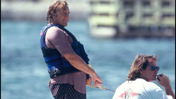 Gérard Depardieu urinant sur une voiture en Corse : ce deuxième scandale "pipi" de l'acteur fait vivement réagir !