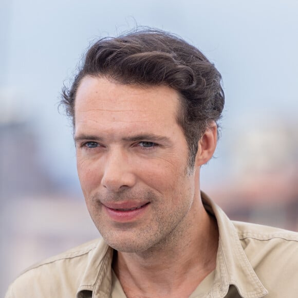 Visé par la plainte d'une jeune femme pour "agression sexuelle", Nicolas Bedos sera jugé début 2024 devant le tribunal correctionnel de Paris pour agression sexuelle en état d'ivresse manifeste.
Le réalisateur Nicolas Bedos au photocall de "Mascarade" lors du 75ème Festival International du Film de Cannes © Olivier Borde / Bestimage