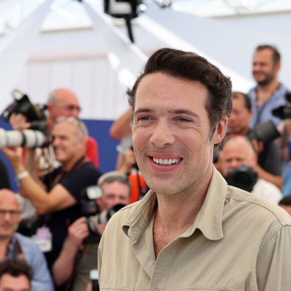 Le réalisateur Nicolas Bedos au photocall de "Mascarade" lors du 75ème Festival International du Film de Cannes, le 28 mai 2022. © Dominique Jacovides / Bestimage