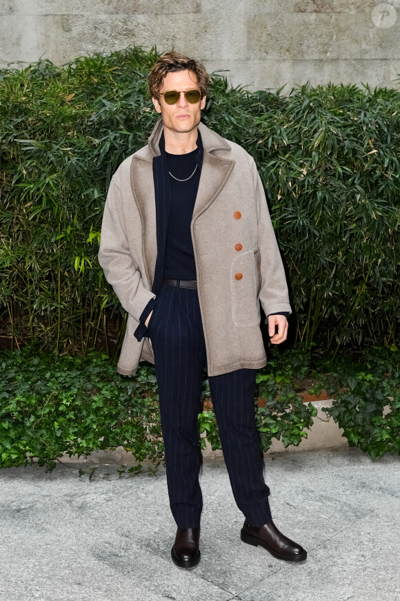James Norton - Arrivées au défilé Giorgio Armani lors de la Fashion Week Homme automne-hiver 2023/24 de Milan, Italie, le 16 janvier 2023. © SGP/Bestimage 