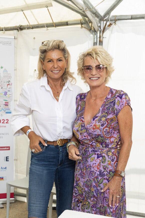 Exclusif - Caroline Margeridon et Sophie Davant - Festival des Livres et des Artistes organisé par l'association "Lecture pour Tous" engagée dans la lutte contre l'illettrisme au Mail Branly à Paris le 2 juillet 2022. © Pierre Perusseau / Jack Tribeca / Bestimage