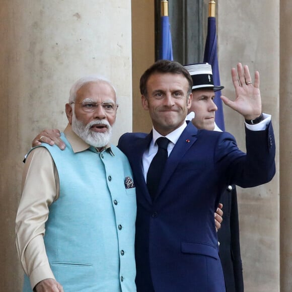 À cette occasion, un dîner d'État a été organisé et le menu était quelque peu déconcertant.
Le président de la république française, Emmanuel Macron et sa femme la première dame recoivent pour un dîner le Premier ministre de la République de l'Inde, Narendra Modi, au palais présidentiel de l'Elysée, à Paris, France, le 13 juillet 2023. © Stéphane Lemouton/Bestimage 