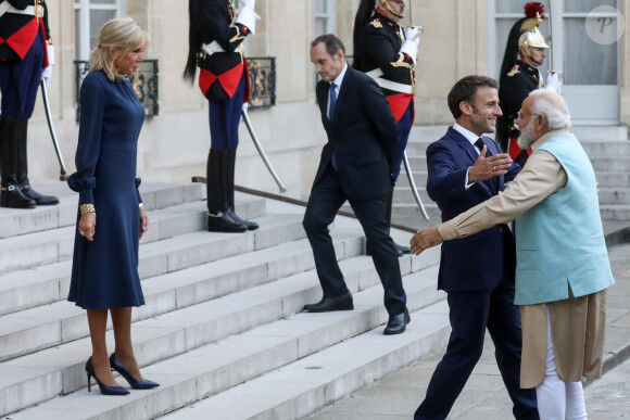 Le président de la république française, Emmanuel Macron et sa femme la première dame, Brigitte Macron recoivent pour un dîner le Premier ministre de la République de l'Inde, Narendra Modi, au palais présidentiel de l'Elysée, à Paris, France, le 13 juillet 2023. © Stéphane Lemouton/Bestimage 