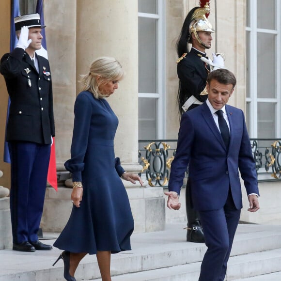 Le président de la république française, Emmanuel Macron et sa femme la première dame, Brigitte Macron recoivent pour un dîner le Premier ministre de la République de l'Inde au palais présidentiel de l'Elysée, à Paris, France, le 13 juillet 2023. © Stéphane Lemouton/Bestimage 