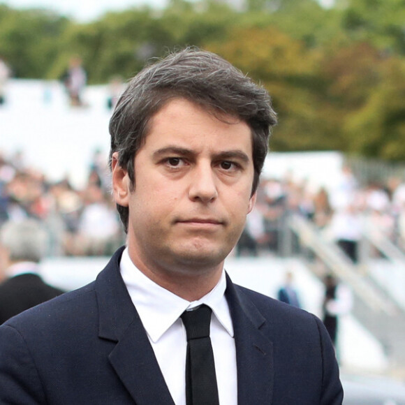 Le séduisant millionnaire a fait craquer une chanteuse par le passé.
Le ministre délégué aux Comptes publics, Gabriel Attal lors de la cérémonie du 143ème défilé militaire du 14 juillet, jour de la Fête Nationale, sur les Champs-Elysées et la place de la Concorde, à Paris, France, le 14 juillet 2023. © Stéphane Lemouton/Bestimage