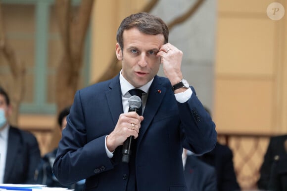 Le président Emmanuel Macron est en visite sur le site de l'ancien hôpital de Saint-Roch, futur Hôtel de Police à Nice le 10 janvier 2022. © Jacques Witt / Pool / Bestimage 