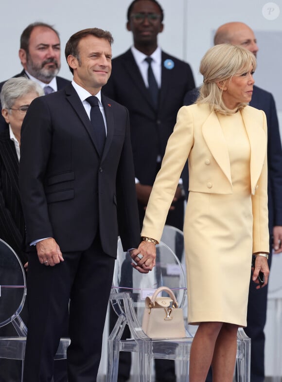 Elle est notamment connue pour être très proche du couple Macron.
Le président de la République française Emmanuel Macron et sa femme la Première Dame Brigitte Macron - Tribune lors de la cérémonie du 143ème défilé militaire du 14 juillet, jour de la Fête Nationale à Paris, France, le 14 juillet 2023. © Dominique Jacovides/Bestimage 