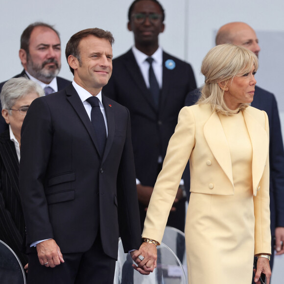 Elle est notamment connue pour être très proche du couple Macron.
Le président de la République française Emmanuel Macron et sa femme la Première Dame Brigitte Macron - Tribune lors de la cérémonie du 143ème défilé militaire du 14 juillet, jour de la Fête Nationale à Paris, France, le 14 juillet 2023. © Dominique Jacovides/Bestimage 