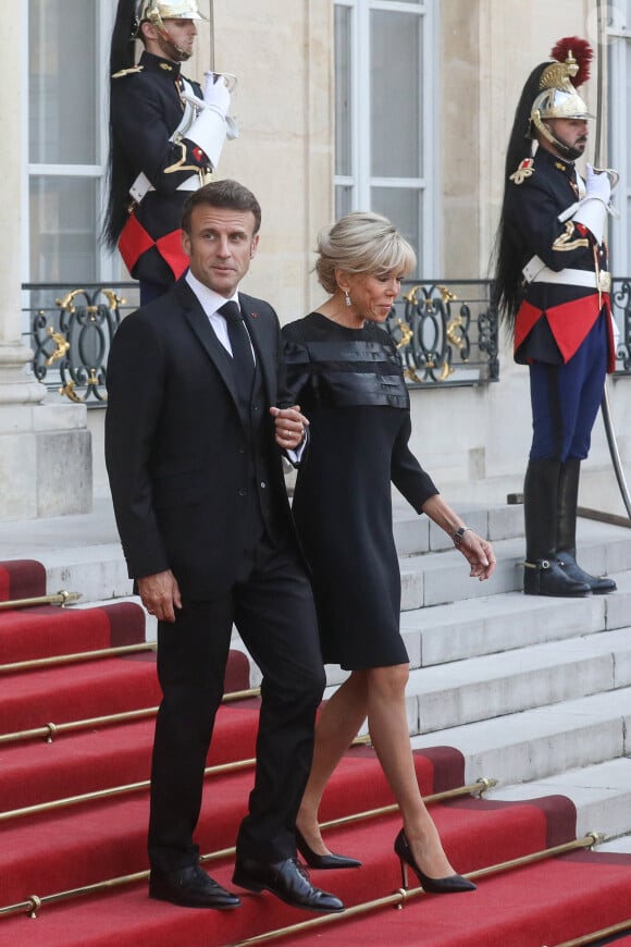 Le président français Emmanuel Macron et la première dame, Brigitte Macron lors d'un dîner officiel au palais de l'Élysée, en marge du sommet du nouveau pacte financier mondial, à Paris, le 22 juin 2023, au palais de l'Elysee, Paris. © Stéphane Lemouton / Bestimage 