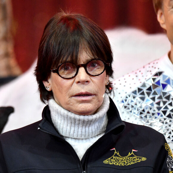 Stéphanie de Monaco a eu le plaisir d'accueillir dans sa famille un nouveau membre.
La princesse Stéphanie de Monaco a posé entourée par Elisa Cussadie et son ara, Alex Giona et ses chevaux, la troupe Bingo, les clowns Equivokee et Petit Gougou en Monsieur Loyal durant le photocall de lancement du 45eme Festival International du Cirque de Monte Carlo sous le chapiteau Fontvieille à Monaco © Bruno Bebert/Bestimage 