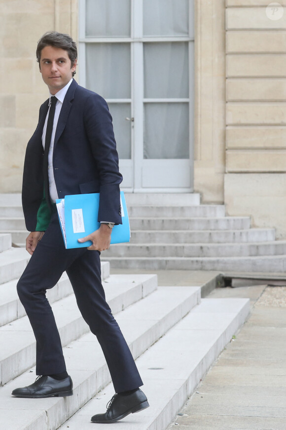 Le ministre délégué aux Comptes publics, Gabriel Attal arrive pour participer à la réunion du Conseil Olympique et Paralympique au palais de l'Elysée, Paris, France. © Stéphane Lemouton / Bestimage