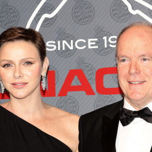 Cette fois, ils ont retrouvé la fille de l'ex-président.
La princesse Charlene de Monaco et le prince Albert II de Monaco - Dîner de gala du 80ème Grand Prix de Formule 1 de Monaco remporté par le pilote Red Bull M. Verstappen, à Monaco le 28 mai 2023. La soirée s'est déroulé dans la Salles des Etoiles du Sporting Monte-Carlo. © Claudia Albuquerque/Bestimage 
