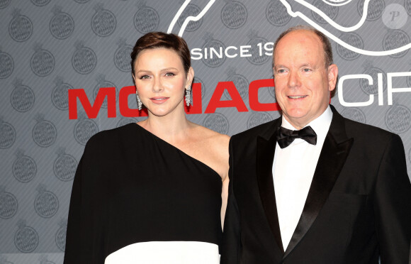 Cette fois, ils ont retrouvé la fille de l'ex-président.
La princesse Charlene de Monaco et le prince Albert II de Monaco - Dîner de gala du 80ème Grand Prix de Formule 1 de Monaco remporté par le pilote Red Bull M. Verstappen, à Monaco le 28 mai 2023. La soirée s'est déroulé dans la Salles des Etoiles du Sporting Monte-Carlo. © Claudia Albuquerque/Bestimage 