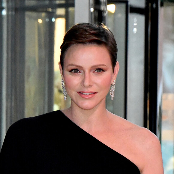 Charlene de Monaco a rendu hommage à son pays cette semaine.
La princesse Charlene de Monaco - Dîner de gala du 80ème Grand Prix de Formule 1 de Monaco remporté par le pilote Red Bull M. Verstappen, à Monaco. La soirée s'est déroulé dans la Salles des Etoiles du Sporting Monte-Carlo. © Bruno Bebert/Bestimage