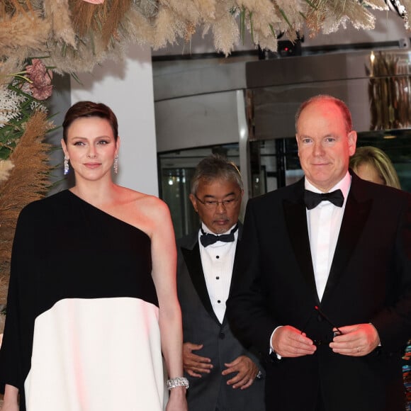 La princesse Charlene de Monaco et le prince Albert II de Monaco - Dîner de gala du 80ème Grand Prix de Formule 1 de Monaco remporté par le pilote Red Bull M. Verstappen, à Monaco le 28 mai 2023. La soirée s'est déroulé dans la Salles des Etoiles du Sporting Monte-Carlo. © Claudia Albuquerque/Bestimage 